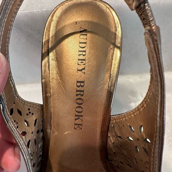Audrey Brooke Womens Metallic Bronze Slingback Open Toe Heels Pump Floral Cutout - Picture 8 of 8